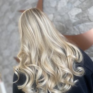 Blonde-Hair-Colour-Experts-at-Natural-Hair-Company-in-Ireland